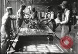 Standbild Verpackung Gewehre United States USA, 1918, aus Sekunde 50 historischem Filmmaterial Videoclip 65675063741