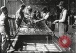 Standbild Verpackung Gewehre United States USA, 1918, aus Sekunde 52 historischem Filmmaterial Videoclip 65675063741
