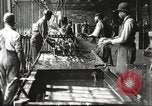 Standbild Verpackung Gewehre United States USA, 1918, aus Sekunde 56 historischem Filmmaterial Videoclip 65675063741