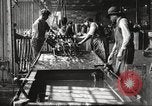 Standbild Verpackung Gewehre United States USA, 1918, aus Sekunde 58 historischem Filmmaterial Videoclip 65675063741