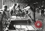 Standbild Verpackung Gewehre United States USA, 1918, aus Sekunde 61 historischem Filmmaterial Videoclip 65675063741