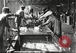 Standbild Verpackung Gewehre United States USA, 1918, aus Sekunde 62 historischem Filmmaterial Videoclip 65675063741