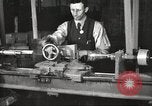 Immagine di Fabbricazione di Browning fucili automatici negli USA New Haven Connecticut. United States USA, 1918, secondo 11 filmato di repertorio 65675063743