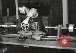Immagine di Fabbricazione di Browning fucili automatici negli USA New Haven Connecticut. United States USA, 1918, secondo 16 filmato di repertorio 65675063743