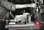 Immagine di Fabbricazione di Browning fucili automatici negli USA New Haven Connecticut. United States USA, 1918, secondo 45 filmato di repertorio 65675063743