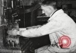 Immagine di Fabbricazione di Browning fucili automatici negli Stati Uniti New Haven Connecticut. United States USA, 1918, secondo 27 filmato di repertorio 65675063744