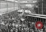 Immagine di Carrelli al di fuori di fabbrica United States USA, 1918, secondo 8 filmato di repertorio 65675063746
