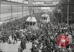 Immagine di Carrelli al di fuori di fabbrica United States USA, 1918, secondo 13 filmato di repertorio 65675063746