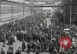 Immagine di Carrelli al di fuori di fabbrica United States USA, 1918, secondo 25 filmato di repertorio 65675063746
