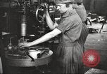 Immagine di Fabbricazione a pistola United States USA, 1918, secondo 4 filmato di repertorio 65675063747