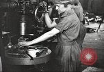 Immagine di Fabbricazione a pistola United States USA, 1918, secondo 5 filmato di repertorio 65675063747