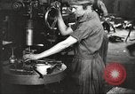 Immagine di Fabbricazione a pistola United States USA, 1918, secondo 6 filmato di repertorio 65675063747