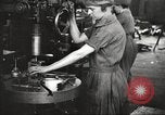 Immagine di Fabbricazione a pistola United States USA, 1918, secondo 9 filmato di repertorio 65675063747