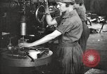 Immagine di Fabbricazione a pistola United States USA, 1918, secondo 11 filmato di repertorio 65675063747