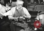 Immagine di Fabbricazione a pistola United States USA, 1918, secondo 35 filmato di repertorio 65675063747