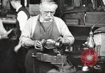 Immagine di Fabbricazione a pistola United States USA, 1918, secondo 37 filmato di repertorio 65675063747