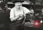 Immagine di Fabbricazione a pistola United States USA, 1918, secondo 39 filmato di repertorio 65675063747