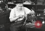Immagine di Fabbricazione a pistola United States USA, 1918, secondo 40 filmato di repertorio 65675063747