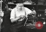 Immagine di Fabbricazione a pistola United States USA, 1918, secondo 43 filmato di repertorio 65675063747