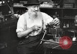 Immagine di Fabbricazione a pistola United States USA, 1918, secondo 44 filmato di repertorio 65675063747