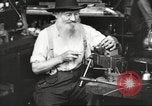 Immagine di Fabbricazione a pistola United States USA, 1918, secondo 46 filmato di repertorio 65675063747