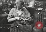 Immagine di Fabbricazione a pistola United States USA, 1918, secondo 52 filmato di repertorio 65675063747