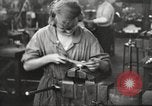 Immagine di Fabbricazione a pistola United States USA, 1918, secondo 53 filmato di repertorio 65675063747