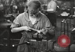 Immagine di Fabbricazione a pistola United States USA, 1918, secondo 54 filmato di repertorio 65675063747