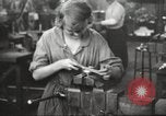Immagine di Fabbricazione a pistola United States USA, 1918, secondo 56 filmato di repertorio 65675063747