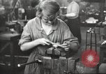 Immagine di Fabbricazione a pistola United States USA, 1918, secondo 57 filmato di repertorio 65675063747