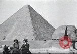 Immagine di Turisti visitano Egitto, 1927, secondo 12 filmato di repertorio 65675063760