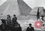 Immagine di Turisti visitano Egitto, 1927, secondo 15 filmato di repertorio 65675063760