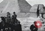 Immagine di Turisti visitano Egitto, 1927, secondo 16 filmato di repertorio 65675063760