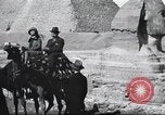 Immagine di Turisti visitano Egitto, 1927, secondo 18 filmato di repertorio 65675063760