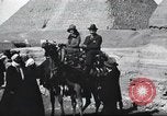 Immagine di Turisti visitano Egitto, 1927, secondo 20 filmato di repertorio 65675063760
