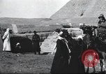 Immagine di Turisti visitano Egitto, 1927, secondo 25 filmato di repertorio 65675063760