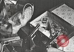 Image Éléments dans voiture de Clyde Barrow et Bonnie Parker Arcadia Louisiana USA, 1934, de la seconde 3 séquences d'archives historiques vidéo 65675063769