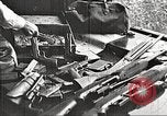Image Éléments dans voiture de Clyde Barrow et Bonnie Parker Arcadia Louisiana USA, 1934, de la seconde 11 séquences d'archives historiques vidéo 65675063769