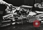 Image Éléments dans voiture de Clyde Barrow et Bonnie Parker Arcadia Louisiana USA, 1934, de la seconde 43 séquences d'archives historiques vidéo 65675063769