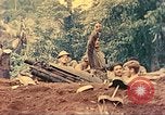 Image 5e Marines blessés traités dans la jungle Talasea Nouvelle-Bretagne Papouasie-Nouvelle-Guinée, 1944, de la seconde 22 séquences d'archives historiques vidéo 65675063812