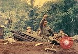 Image 5e Marines blessés traités dans la jungle Talasea Nouvelle-Bretagne Papouasie-Nouvelle-Guinée, 1944, de la seconde 26 séquences d'archives historiques vidéo 65675063812