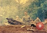 Image 5e Marines blessés traités dans la jungle Talasea Nouvelle-Bretagne Papouasie-Nouvelle-Guinée, 1944, de la seconde 28 séquences d'archives historiques vidéo 65675063812