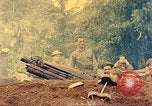 Image 5e Marines blessés traités dans la jungle Talasea Nouvelle-Bretagne Papouasie-Nouvelle-Guinée, 1944, de la seconde 29 séquences d'archives historiques vidéo 65675063812