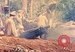 Image 5e Marines blessés traités dans la jungle Talasea Nouvelle-Bretagne Papouasie-Nouvelle-Guinée, 1944, de la seconde 37 séquences d'archives historiques vidéo 65675063812