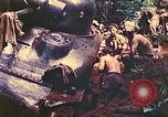 Image 5e Marines blessés traités dans la jungle Talasea Nouvelle-Bretagne Papouasie-Nouvelle-Guinée, 1944, de la seconde 46 séquences d'archives historiques vidéo 65675063812