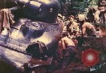 Image 5e Marines blessés traités dans la jungle Talasea Nouvelle-Bretagne Papouasie-Nouvelle-Guinée, 1944, de la seconde 47 séquences d'archives historiques vidéo 65675063812
