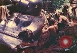 Image 5e Marines blessés traités dans la jungle Talasea Nouvelle-Bretagne Papouasie-Nouvelle-Guinée, 1944, de la seconde 49 séquences d'archives historiques vidéo 65675063812