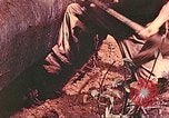 Image 5e Marines blessés traités dans la jungle Talasea Nouvelle-Bretagne Papouasie-Nouvelle-Guinée, 1944, de la seconde 51 séquences d'archives historiques vidéo 65675063812