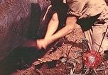 Image 5e Marines blessés traités dans la jungle Talasea Nouvelle-Bretagne Papouasie-Nouvelle-Guinée, 1944, de la seconde 52 séquences d'archives historiques vidéo 65675063812