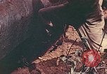Image 5e Marines blessés traités dans la jungle Talasea Nouvelle-Bretagne Papouasie-Nouvelle-Guinée, 1944, de la seconde 54 séquences d'archives historiques vidéo 65675063812